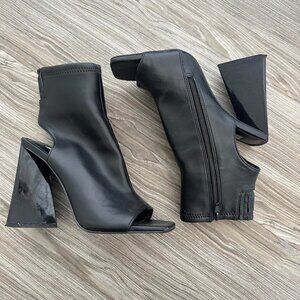 Steve Madden black leather booties with zipper detail and 4 inch heel #vintagebo